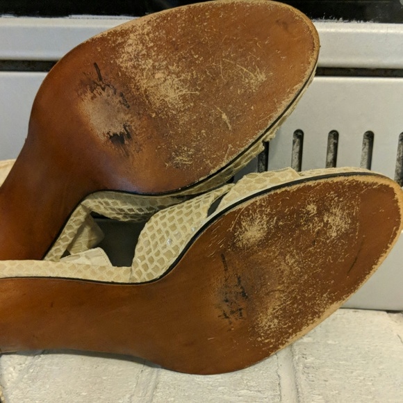 Stuart Weitzman Creme Slingback Shoe - Picture 4 of 6